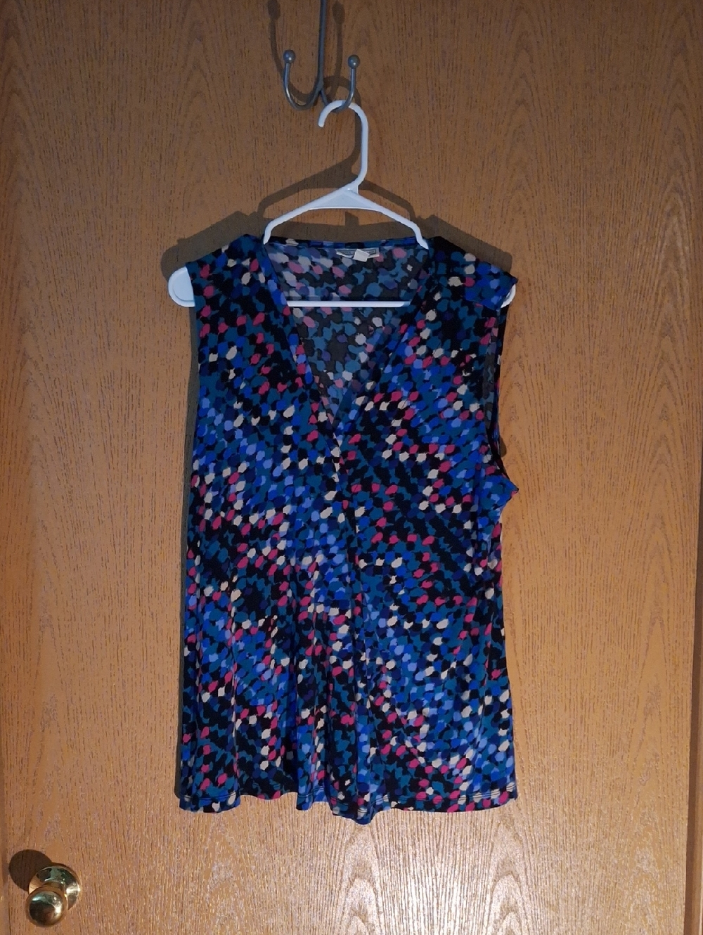 Dana Buchman Blue & Pink Geometric Print V-Neck Sleeveless Top